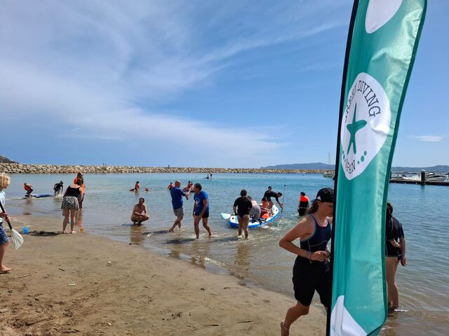 El centro de submarinismo Les Illes de l’Estartit celebra una jornada inclusiva con más de 40 partic