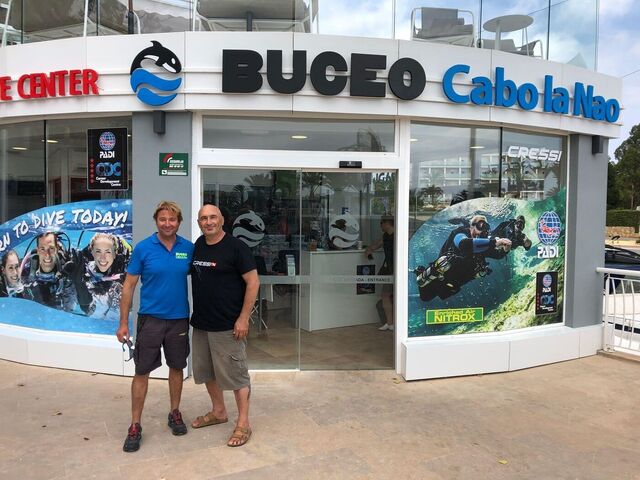 La agencia de viajes,  VIAJES GOPRO visita el centro de buceo Cabo la Nao